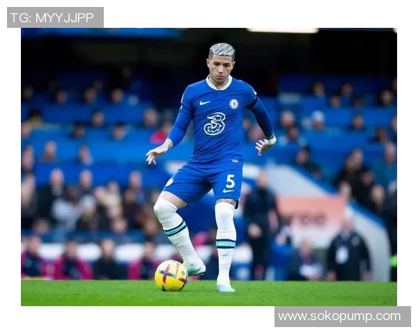 20世纪20年代足球传奇球星风采与影响力的回顾与分析 20世纪20年代足球传奇球星风采与影响力的回顾与分析